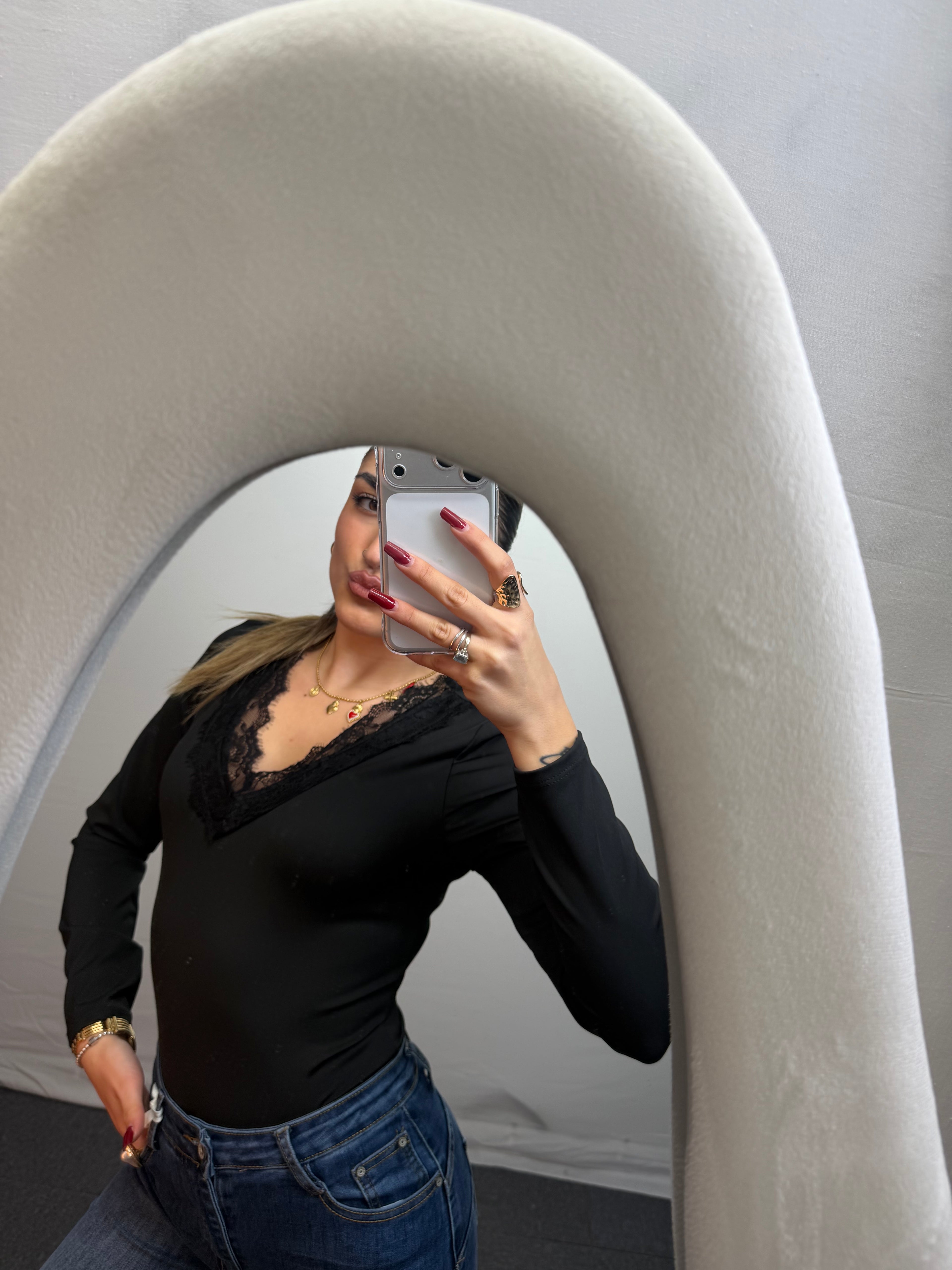 MAGLIA SCOLLO V PIZZO BLACK